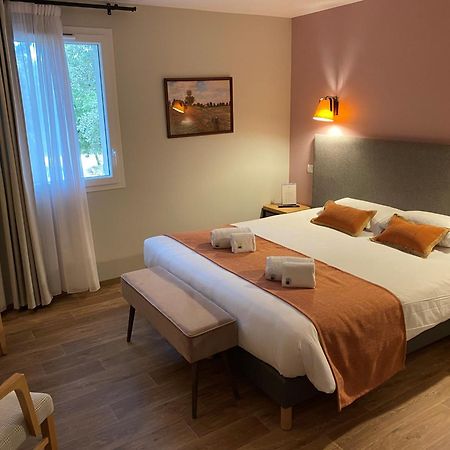Logis La Bastide De Grignan Hotel & Restaurant "La Chenaie" מראה חיצוני תמונה